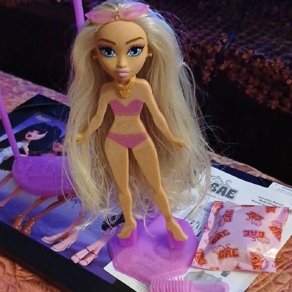 Fashion Doll with Blonde Hair and Pink Outfit - Picture 5 of 5